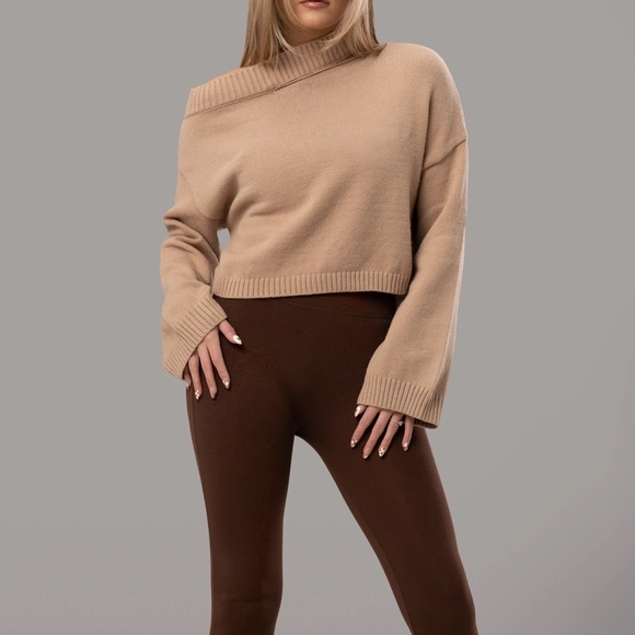 BYEGREIS | Asymmetrical Cutout Sweater - Picture 4 of 10